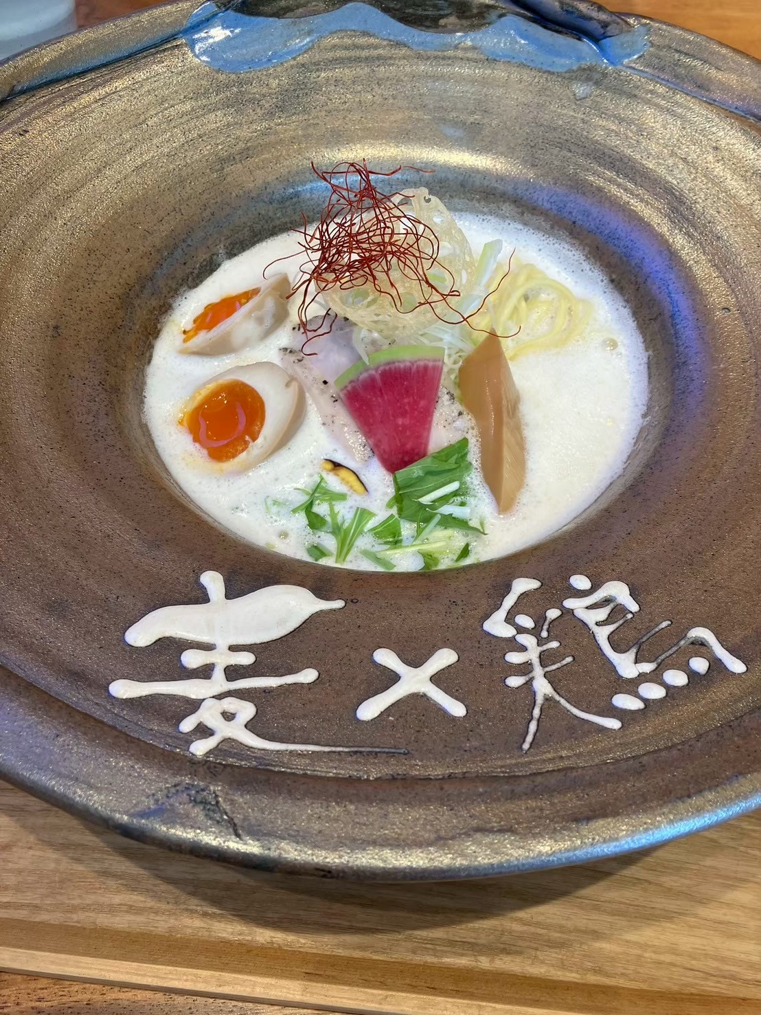 【麦×鶏 御殿場店】驚きの泡系鶏白湯!おしゃれカフェ風ラーメン