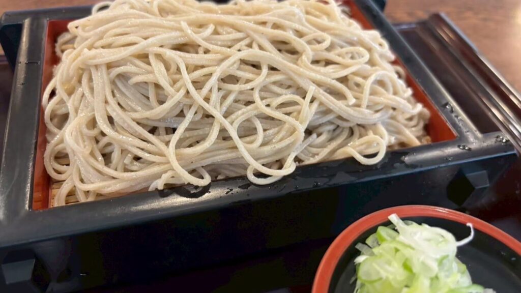 こだわりの「ざるそば」とボリューム満点のランチ