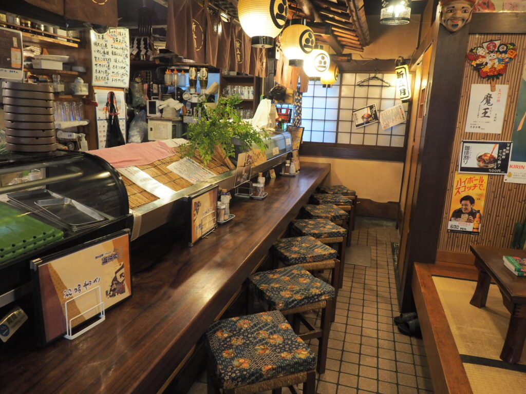 女性スタッフによる
活気あふれる店内