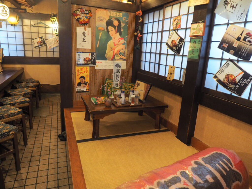 ご来店前のお願い:
全席喫煙可能と年齢制限について
