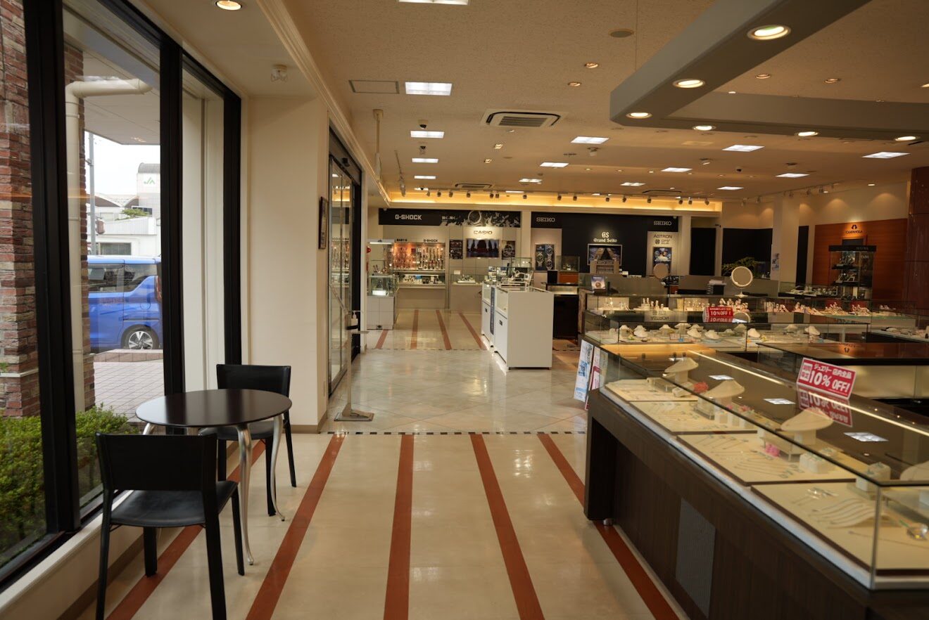 「老舗だけど入りやすい」そんな安心感のある店内